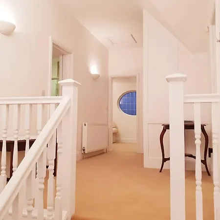 Large 2 Ensuite Bedroom Flat With Lovely Views Apartman *