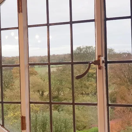 Large 2 Ensuite Bedroom Flat With Lovely Views Leeds