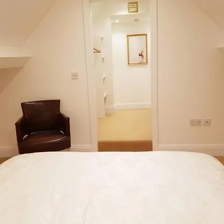 Large 2 Ensuite Bedroom Flat With Lovely Views * 利兹