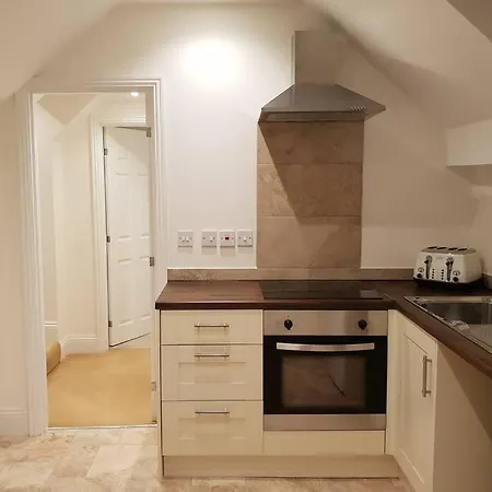 Large 2 Ensuite Bedroom Flat With Lovely Views *