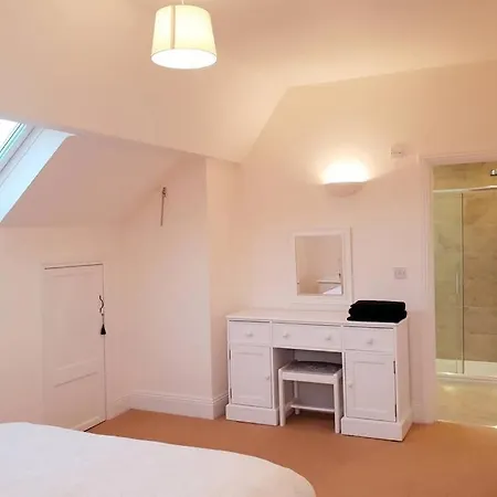 Large 2 Ensuite Bedroom Flat With Lovely Views Апартаменти