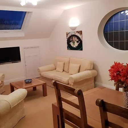 Large 2 Ensuite Bedroom Flat With Lovely Views *