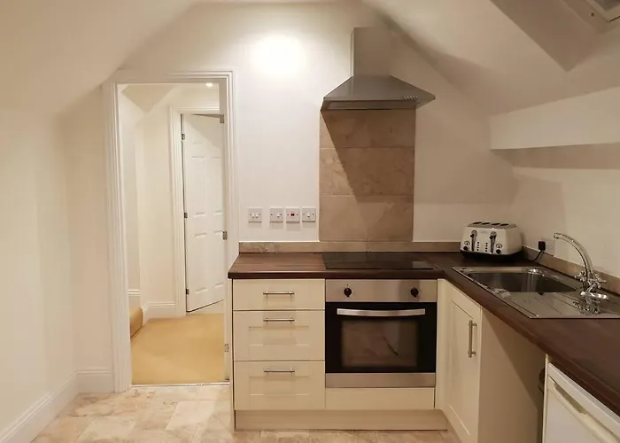 Large 2 Ensuite Bedroom Flat With Lovely Views *