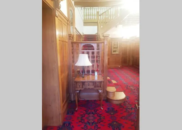 Large 2 Ensuite Bedroom Flat With Lovely Views *