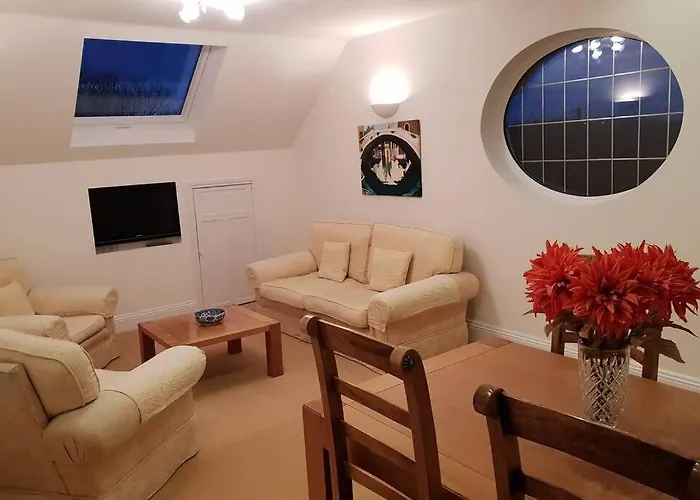 Large 2 Ensuite Bedroom Flat With Lovely Views *