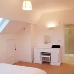 Large 2 Ensuite Bedroom Flat With Lovely Views Apartment