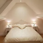 Large 2 Ensuite Bedroom Flat With Lovely Views *