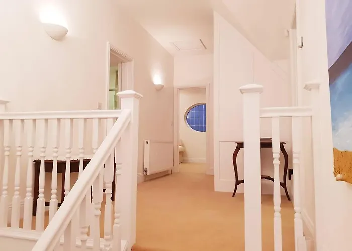 Large 2 Ensuite Bedroom Flat With Lovely Views Apartment *