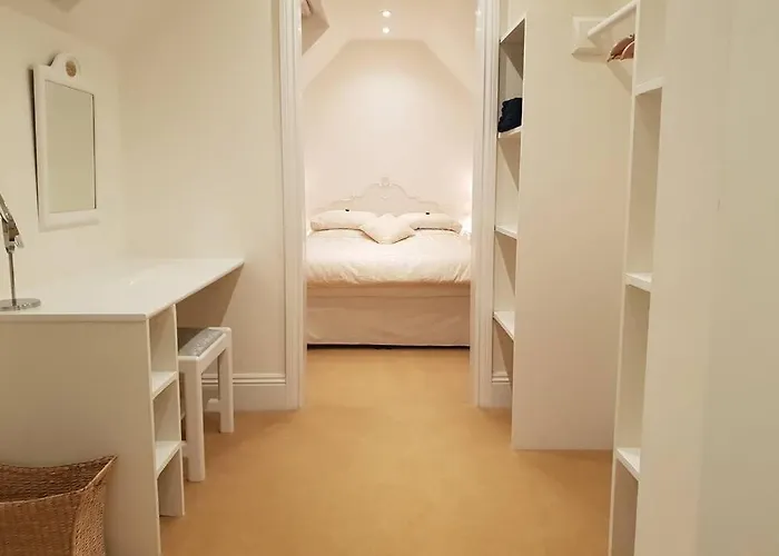 Large 2 Ensuite Bedroom Flat With Lovely Views Apartment *