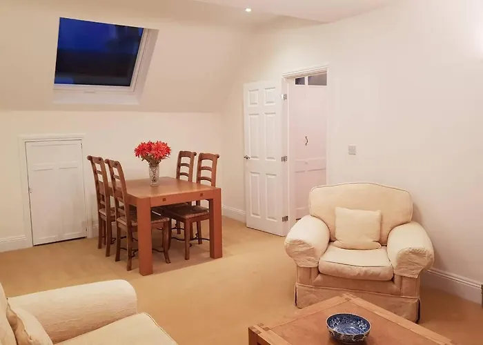 Large 2 Ensuite Bedroom Flat With Lovely Views Apartment *